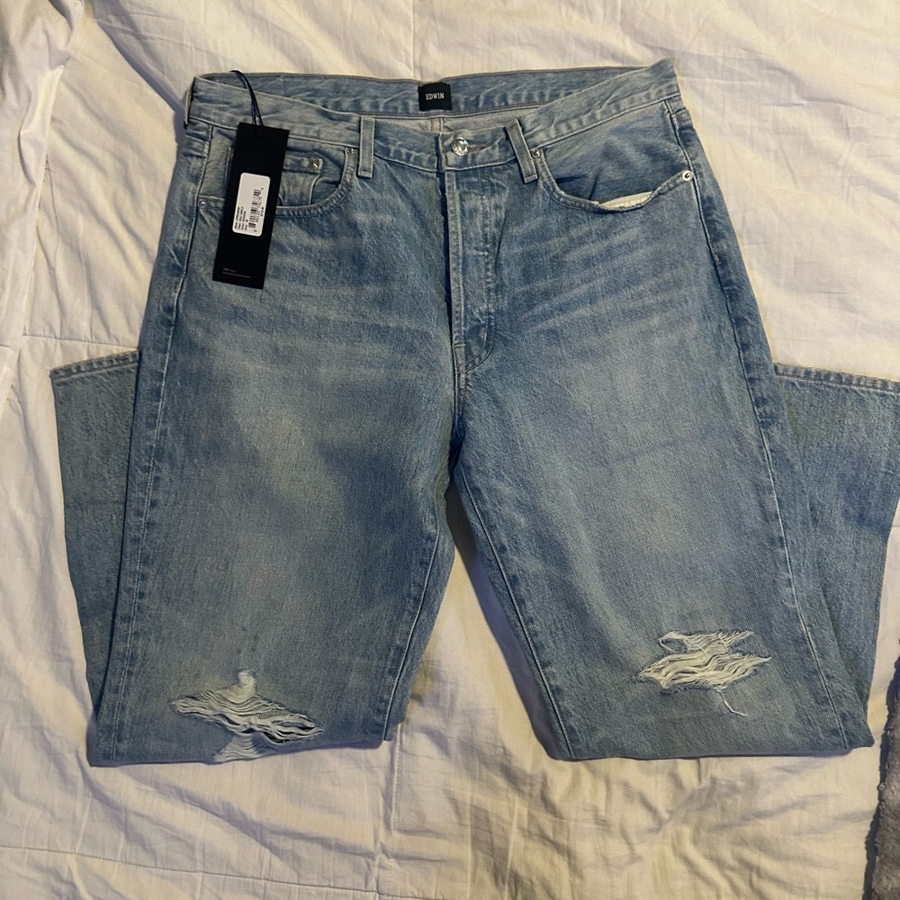 Edwin Relaxed Blue Jeans with Vintage Distressed Style